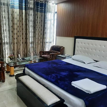 Hotel Platinum Plaza Rohtak Екстер'єр фото