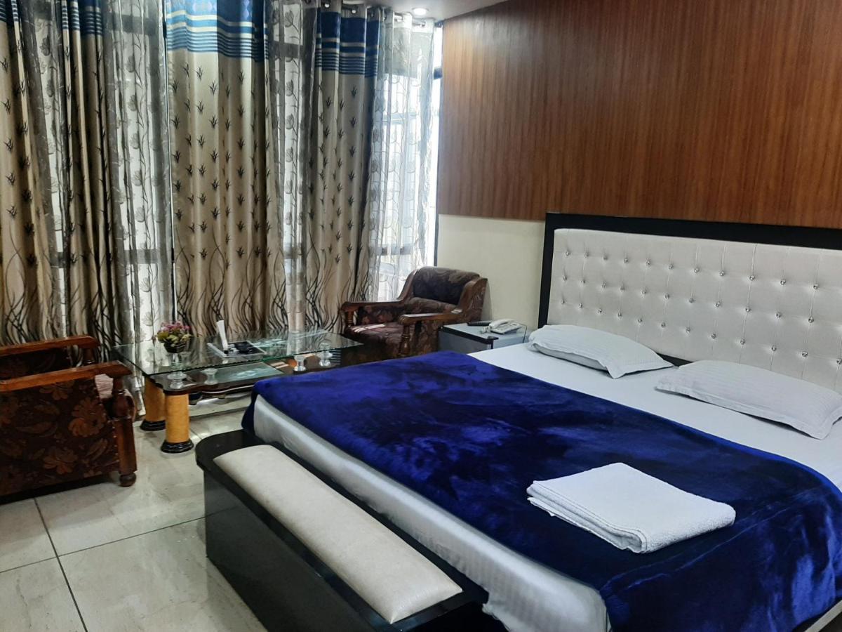 Hotel Platinum Plaza Rohtak Екстер'єр фото