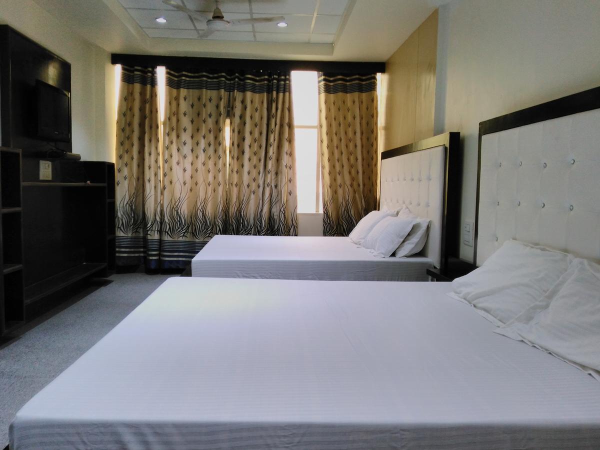 Hotel Platinum Plaza Rohtak Екстер'єр фото
