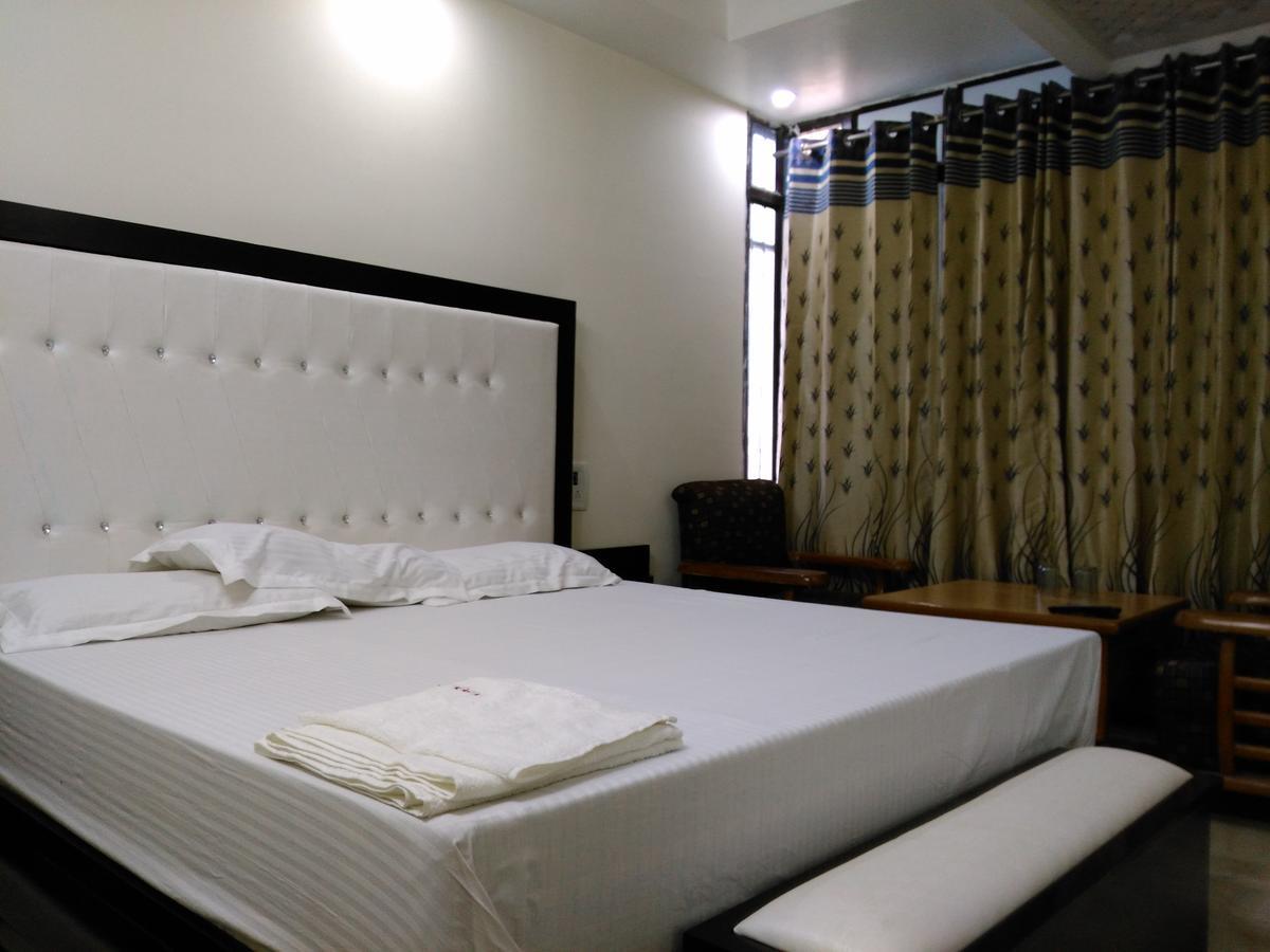 Hotel Platinum Plaza Rohtak Екстер'єр фото
