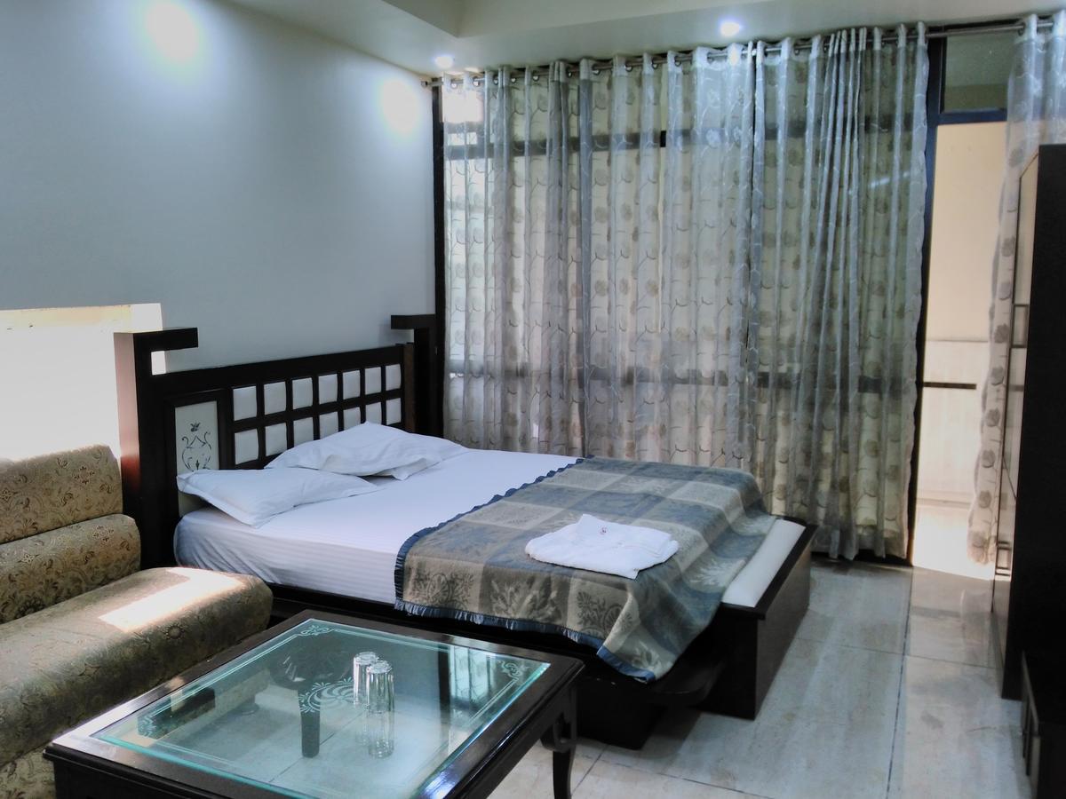 Hotel Platinum Plaza Rohtak Екстер'єр фото