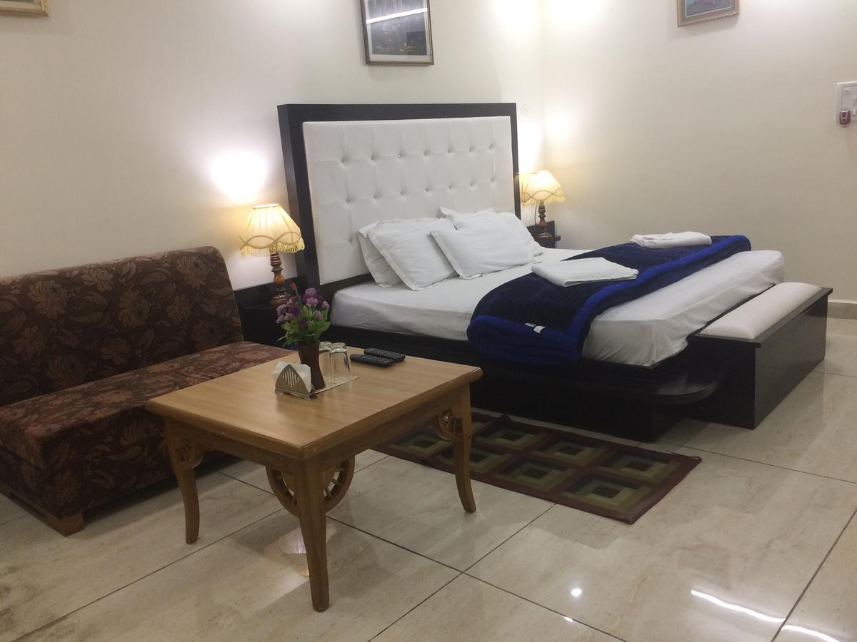 Hotel Platinum Plaza Rohtak Екстер'єр фото