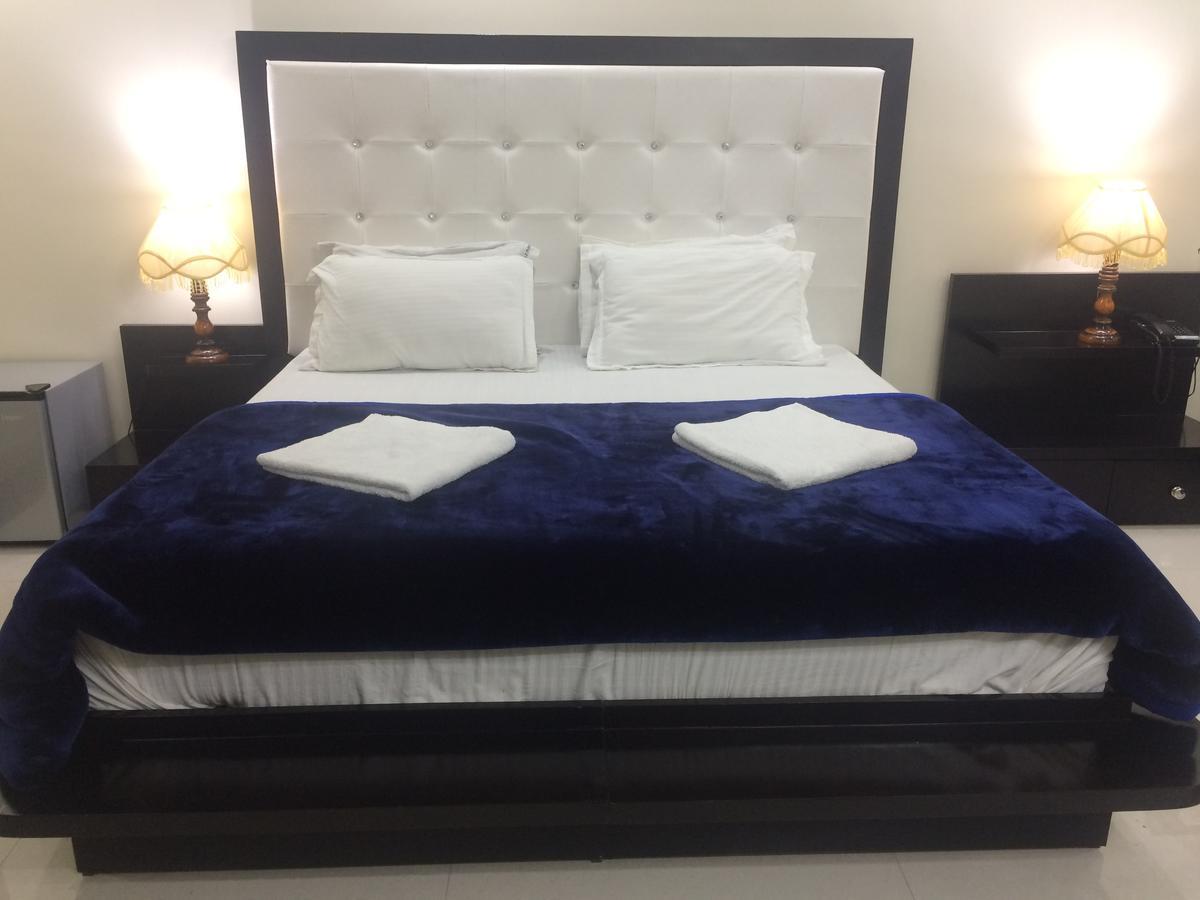 Hotel Platinum Plaza Rohtak Екстер'єр фото