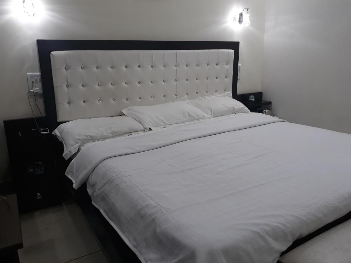Hotel Platinum Plaza Rohtak Екстер'єр фото